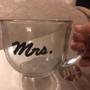 Hand painted Mr And Mrs glass mugs, new condition